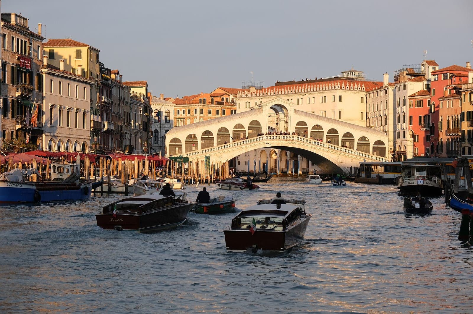 Boats beside Venice’s Rialto Bridge